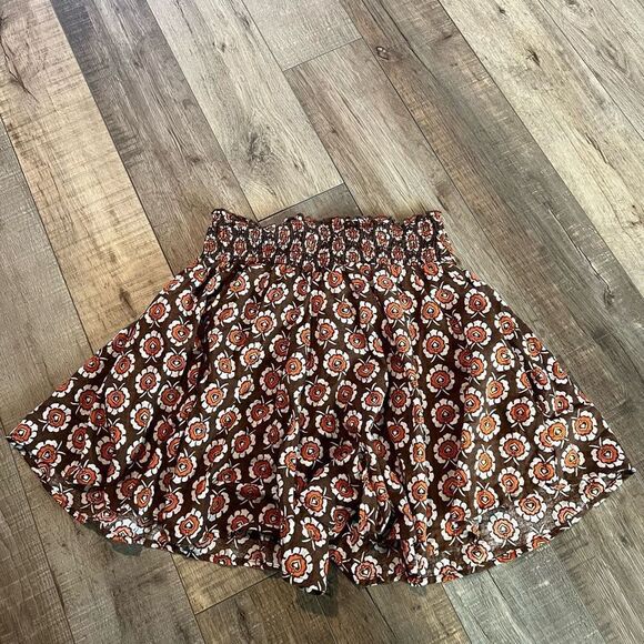vestique Pants - Vestique Bucketlist Fall Days Shorts
Brown size m
